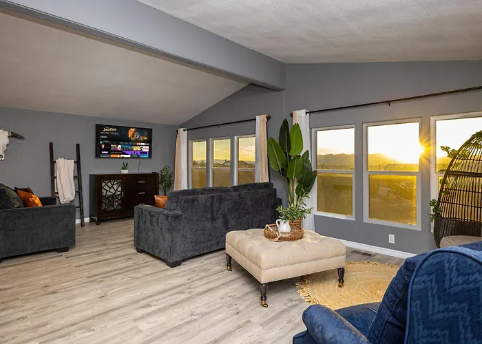 Near Laughlin Casinos, Mountain Views, Sleeps 6 Bullhead City