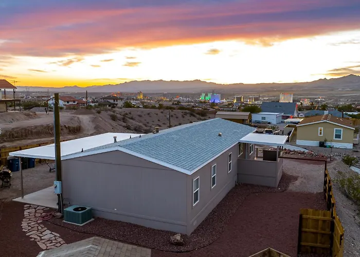 Near Laughlin Casinos, Mountain Views, Sleeps 6